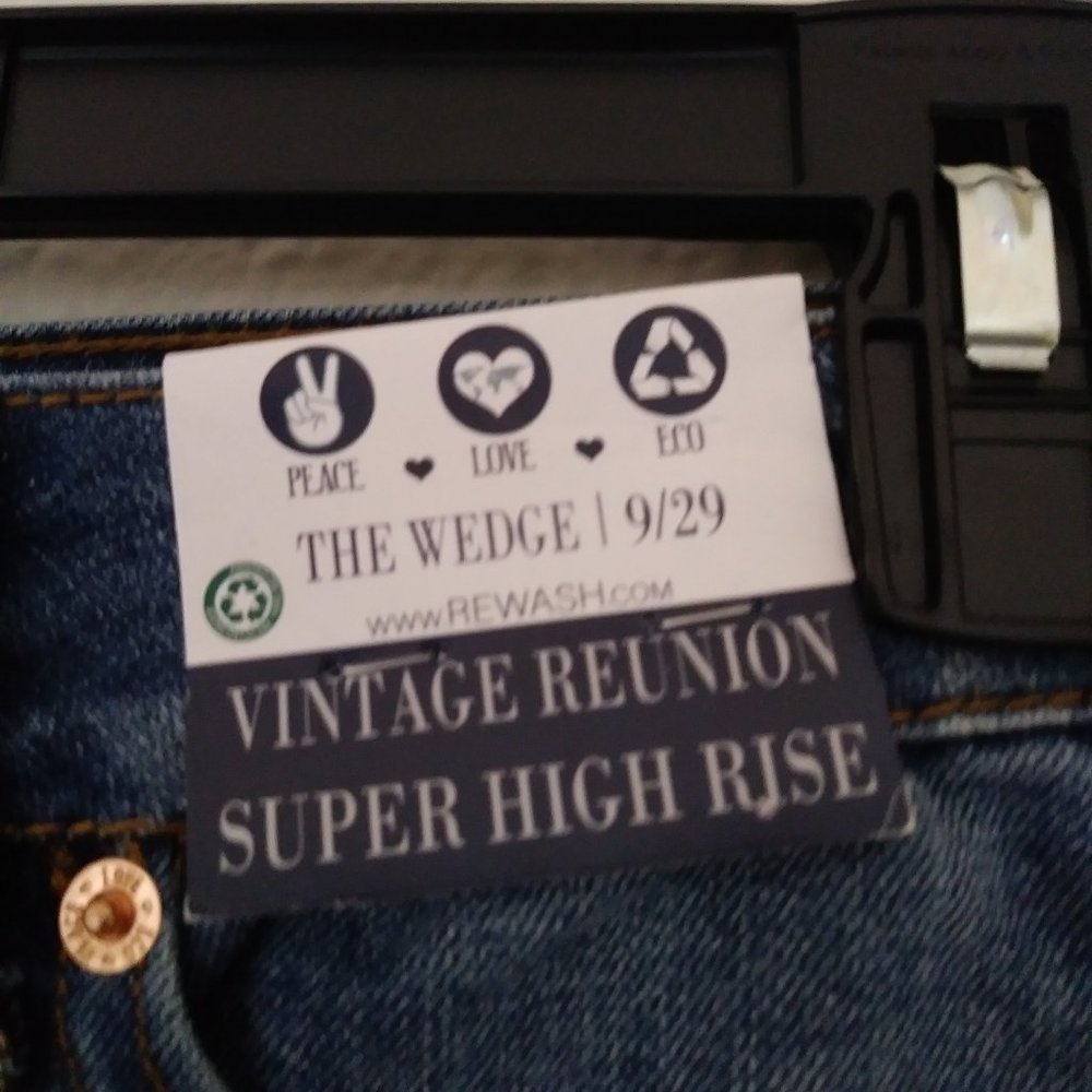 SOLD SOLD SOLD Rewash The Wedge Super High Rise 9/29 Shorts - Picture 10 of 16